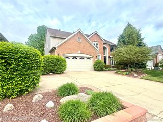 1215 Letica Drive, Rochester, MI 48307