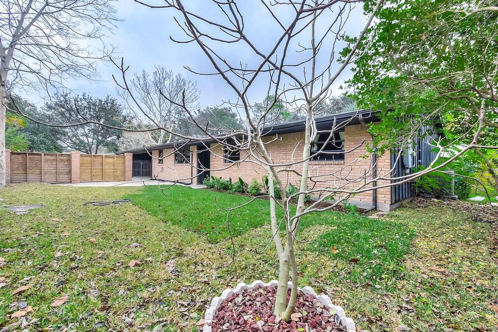 9006 Dunlap Street, Houston, TX 77074