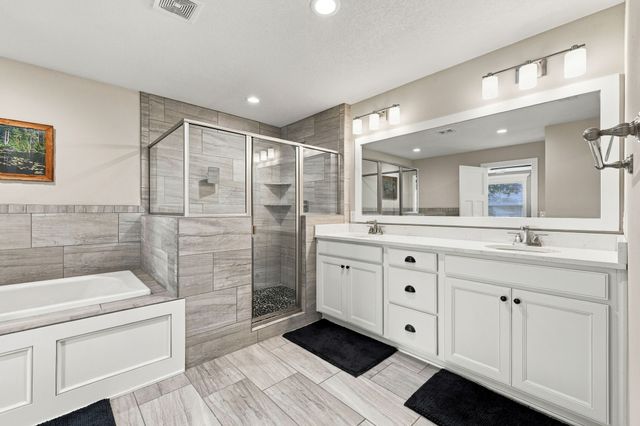 3627 NW 164th Street, Clive, IA 50325