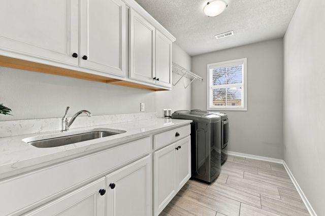 3627 NW 164th Street, Clive, IA 50325
