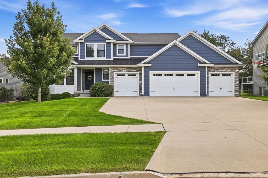 3627 NW 164th Street, Clive, IA 50325