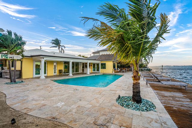 844 East Drive, Boynton Beach, FL 33435