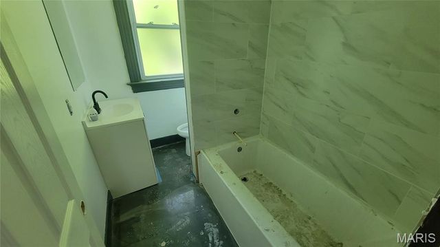 1215 Oakley Place, St Louis, MO 63112