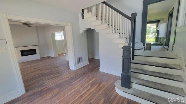 1215 Oakley Place, St Louis, MO 63112