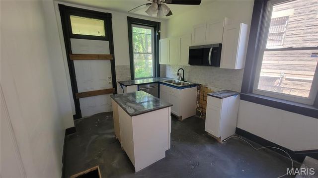 1215 Oakley Place, St Louis, MO 63112
