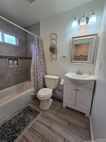 522 Overhill A, San Antonio, TX 78228