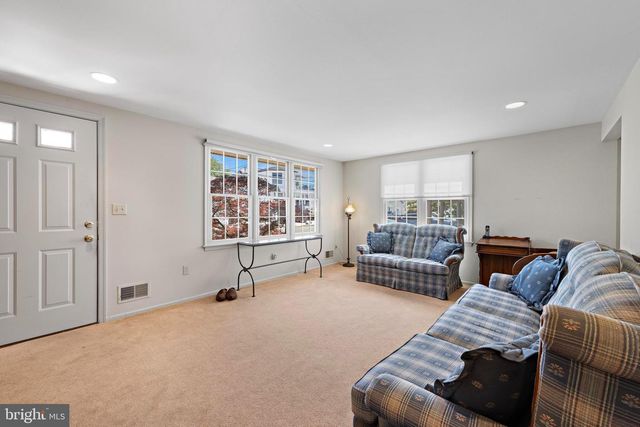 272 N 2ND ST, Surf City, NJ 08008