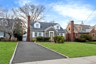 449 Mineola Boulevard, Williston Park, NY 11596