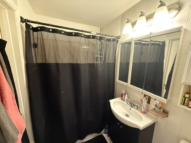 8936 Northshore Drive 104D, Des Plaines, IL 60016