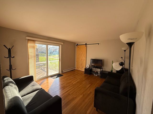 8936 Northshore Drive 104D, Des Plaines, IL 60016