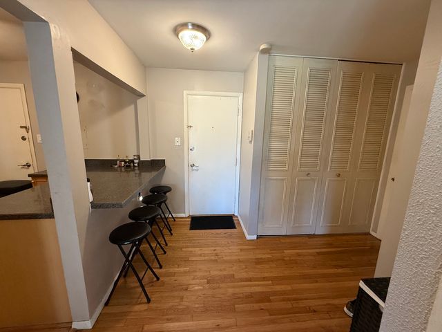 8936 Northshore Drive 104D, Des Plaines, IL 60016