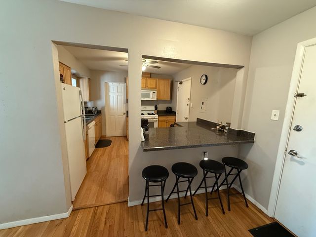 8936 Northshore Drive 104D, Des Plaines, IL 60016