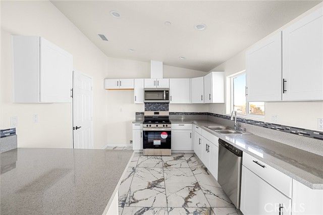 12275 Barbet, Phelan, CA 92371