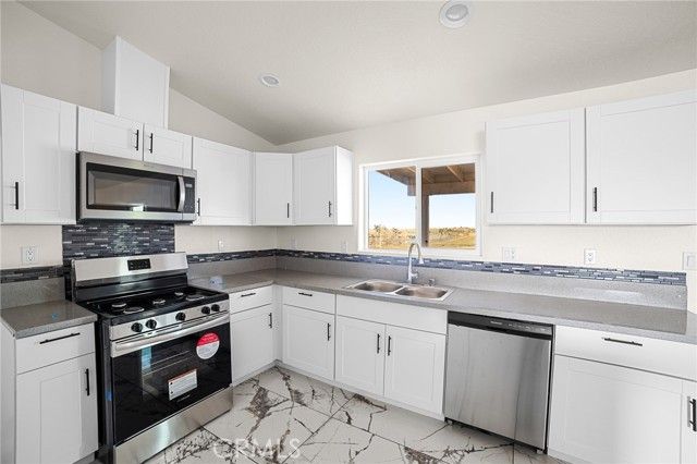 12275 Barbet, Phelan, CA 92371