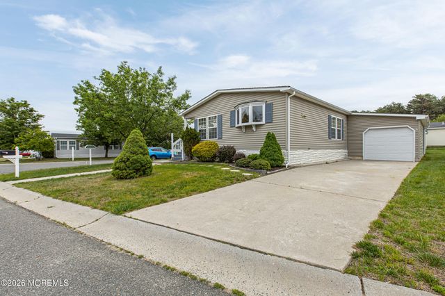 70 Pine Ridge Boulevard, Whiting, NJ 08759