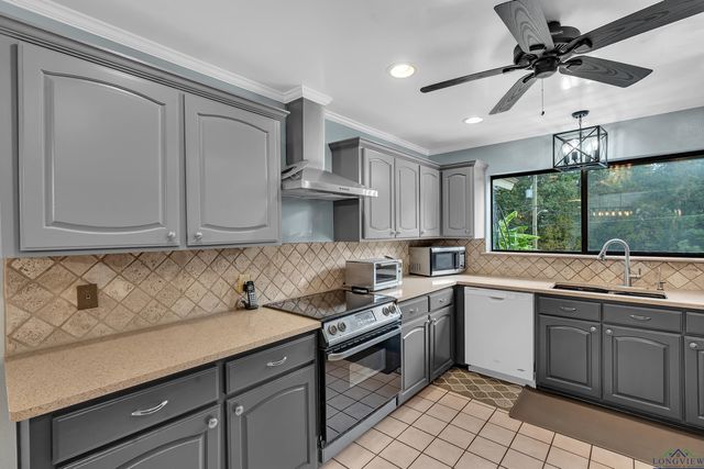 1318 Trailwood Lane, Longview, TX 75604