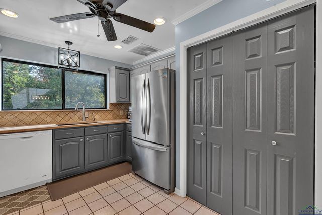 1318 Trailwood Lane, Longview, TX 75604