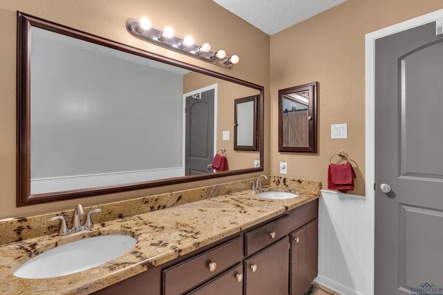 1318 Trailwood Lane, Longview, TX 75604