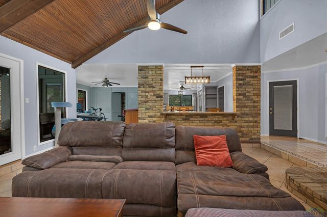 1318 Trailwood Lane, Longview, TX 75604