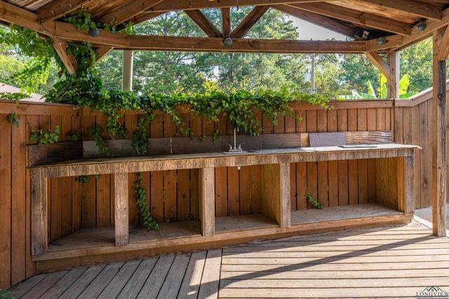 1318 Trailwood Lane, Longview, TX 75604