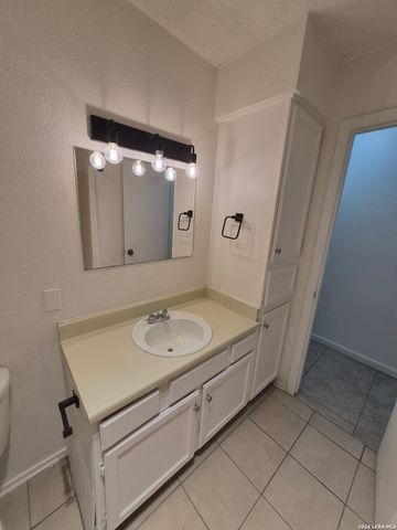 13136 LOS ESPANADA ST, San Antonio, TX 78233