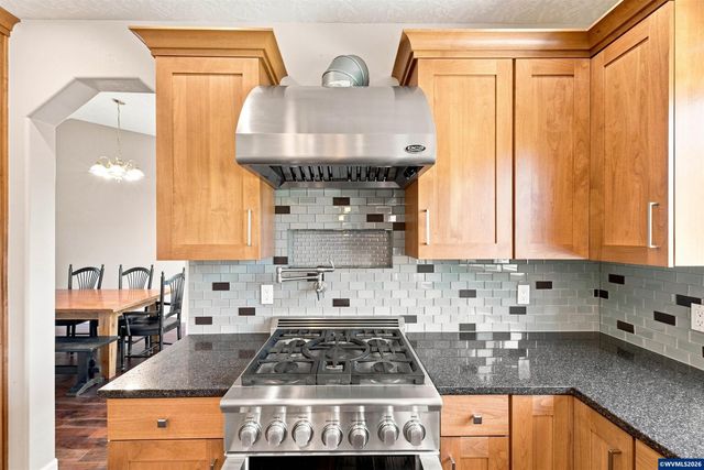 379 Hazelbrook Dr N, Keizer, OR 97303
