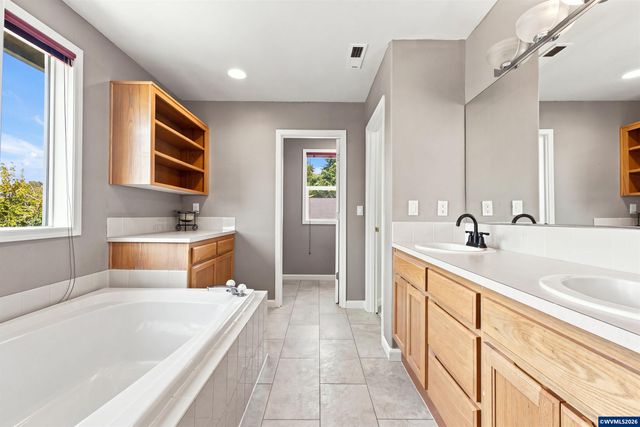 379 Hazelbrook Dr N, Keizer, OR 97303