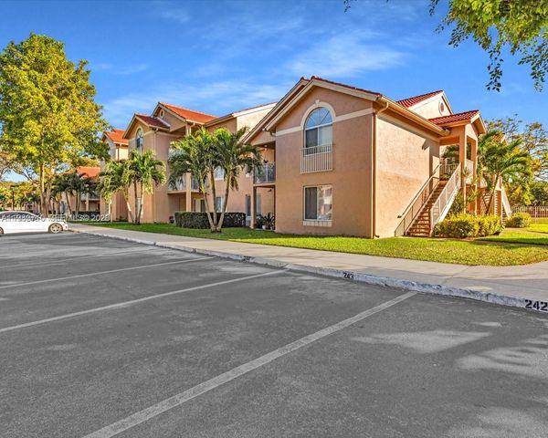 15770 SW 106th Terrace 303, Miami, FL 33196