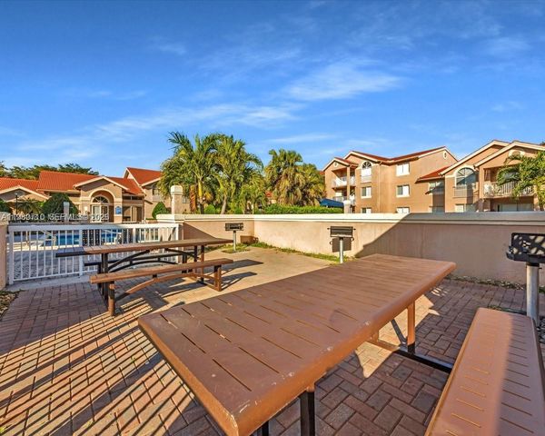 15770 SW 106th Terrace 303, Miami, FL 33196