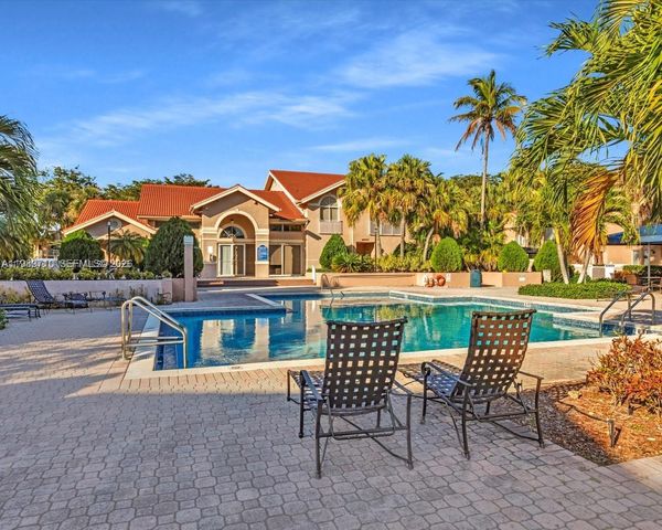 15770 SW 106th Terrace 303, Miami, FL 33196