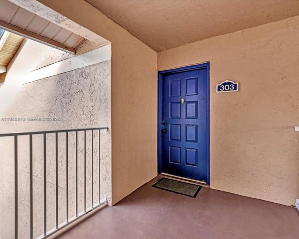 15770 SW 106th Terrace 303, Miami, FL 33196