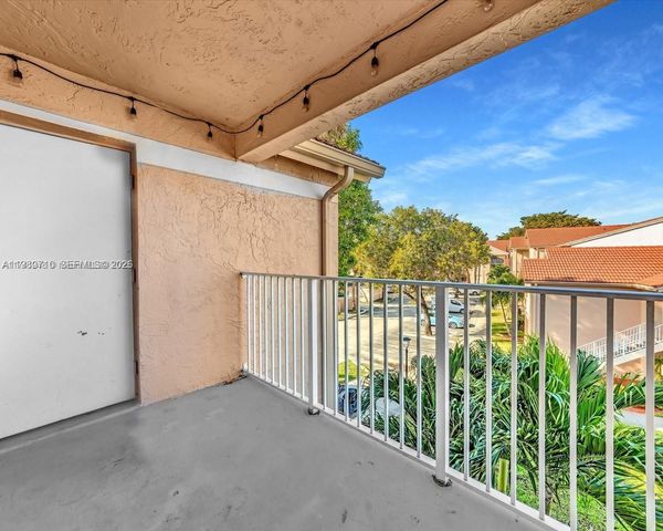 15770 SW 106th Terrace 303, Miami, FL 33196