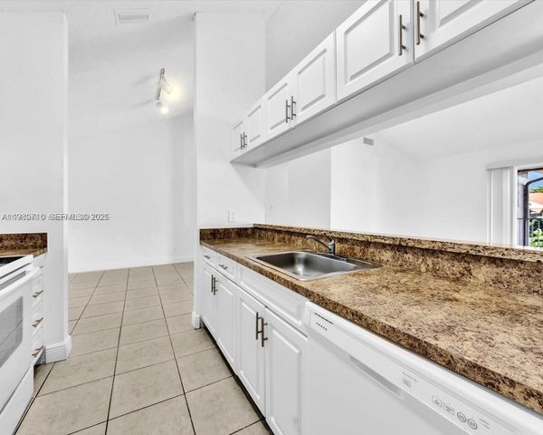 15770 SW 106th Terrace 303, Miami, FL 33196