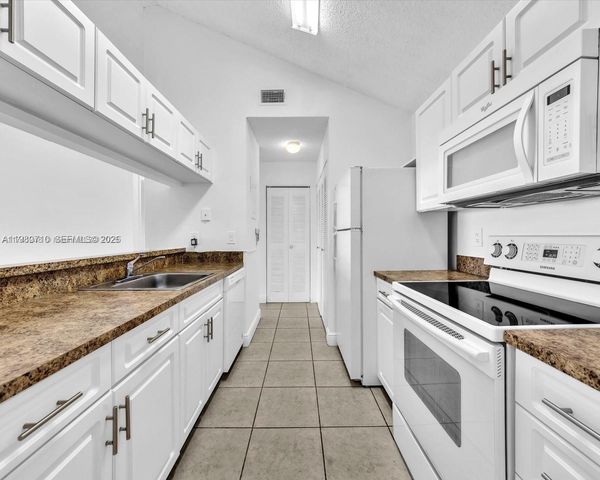 15770 SW 106th Terrace 303, Miami, FL 33196