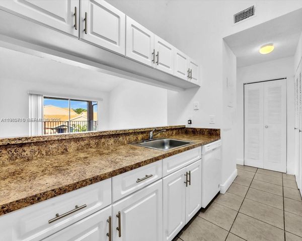 15770 SW 106th Terrace 303, Miami, FL 33196