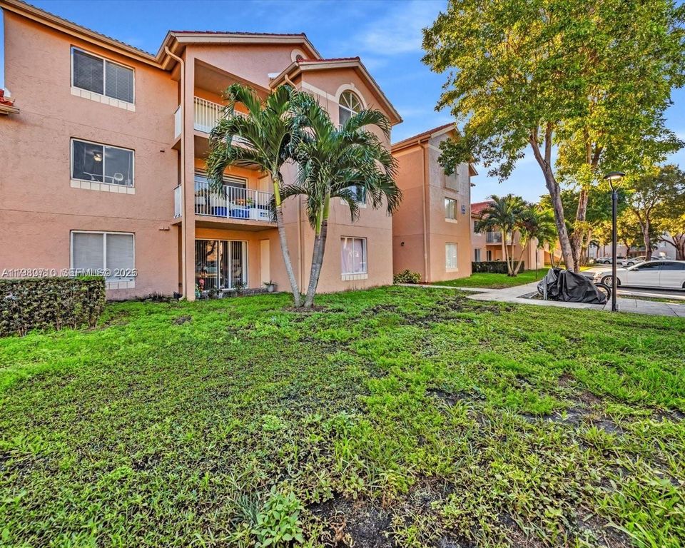 15770 SW 106th Terrace 303, Miami, FL 33196