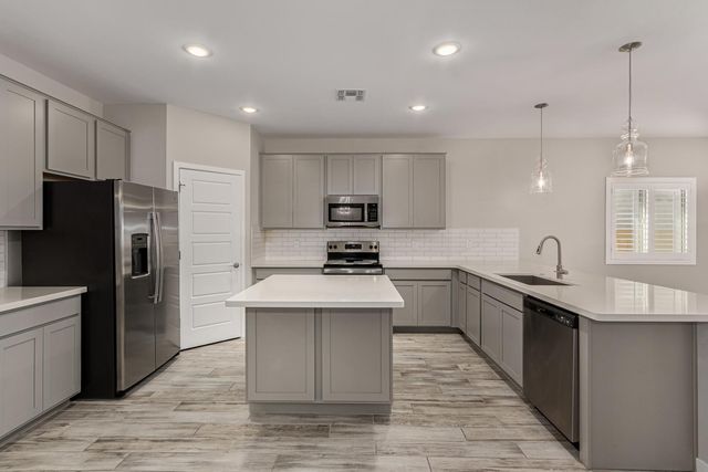 19532 N 27th Place, Phoenix, AZ 85050