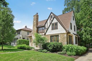 3357 N Hackett AVENUE, Milwaukee, WI 53211