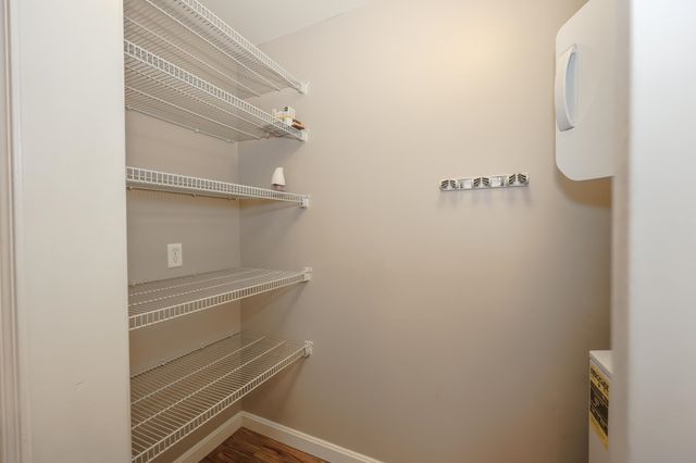 18 Crestview Cir Unit 207, Londonderry, NH 03053
