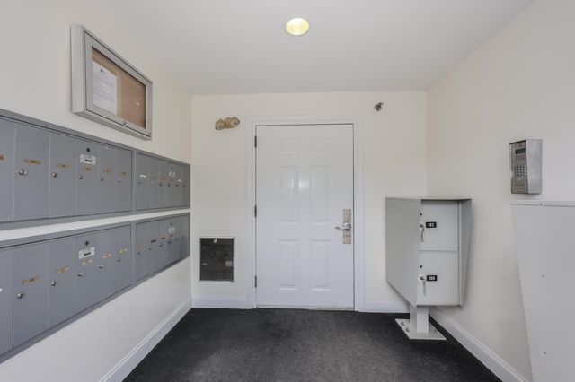 18 Crestview Cir Unit 207, Londonderry, NH 03053