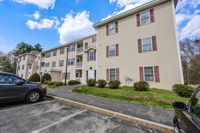 18 Crestview Cir Unit 207, Londonderry, NH 03053