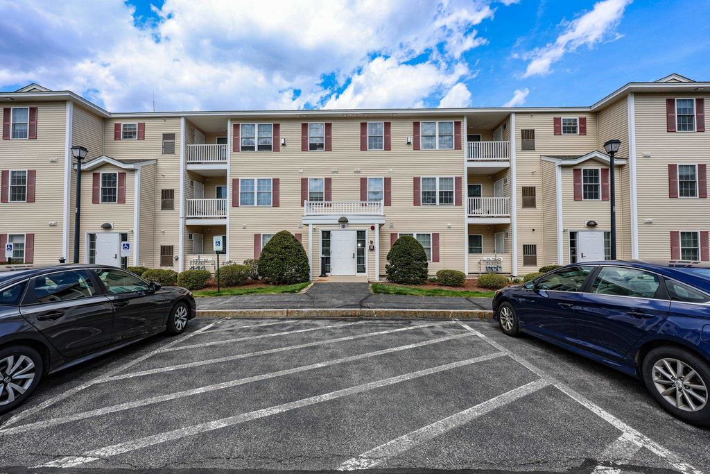 18 Crestview Cir Unit 207, Londonderry, NH 03053
