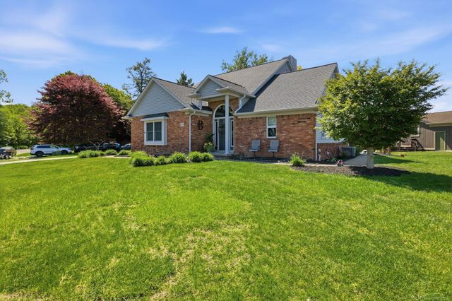 565 Lakes Edge Drive, Oxford, MI 48371