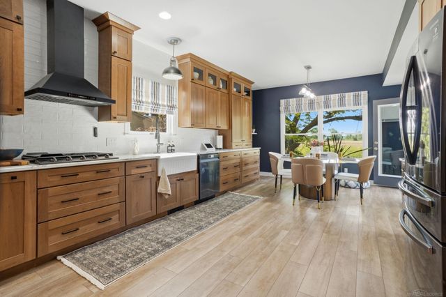 565 Lakes Edge Drive, Oxford, MI 48371