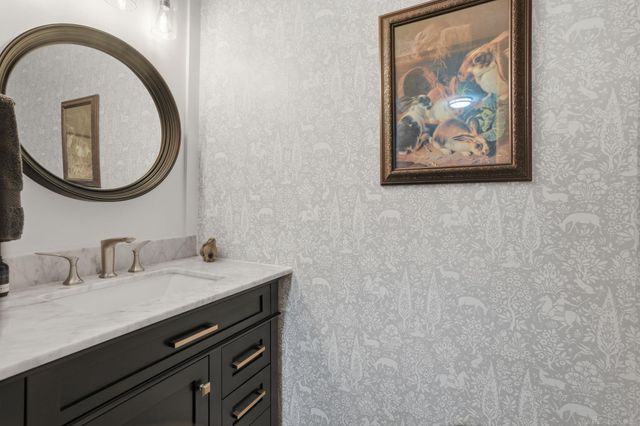 565 Lakes Edge Drive, Oxford, MI 48371