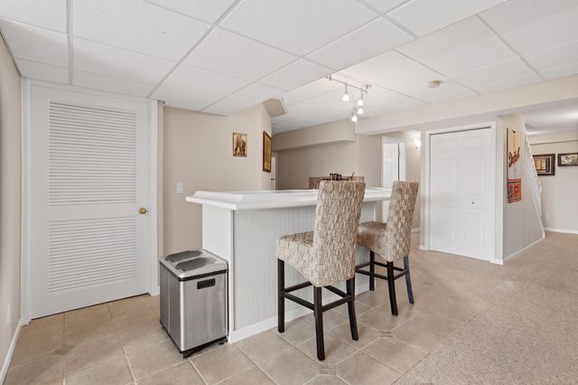 565 Lakes Edge Drive, Oxford, MI 48371