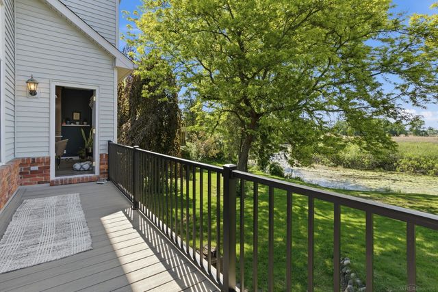565 Lakes Edge Drive, Oxford, MI 48371