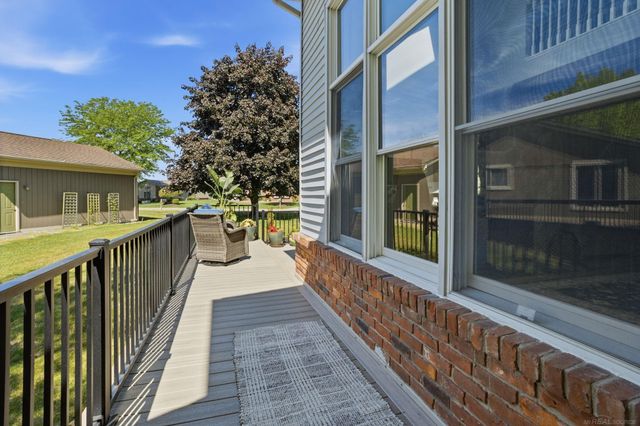 565 Lakes Edge Drive, Oxford, MI 48371