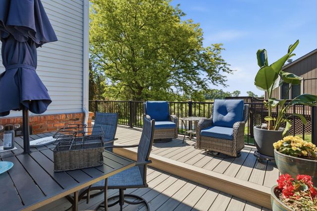 565 Lakes Edge Drive, Oxford, MI 48371