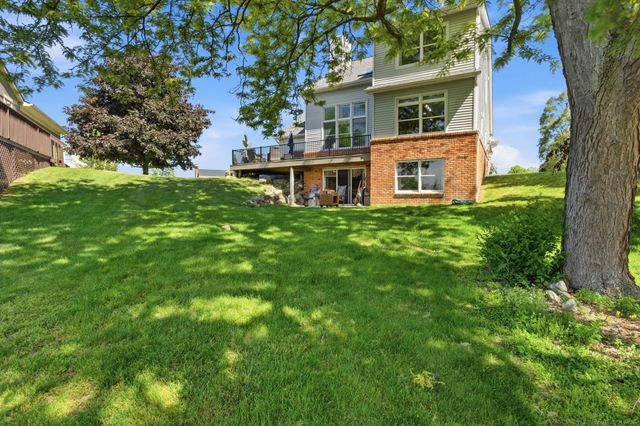 565 Lakes Edge Drive, Oxford, MI 48371